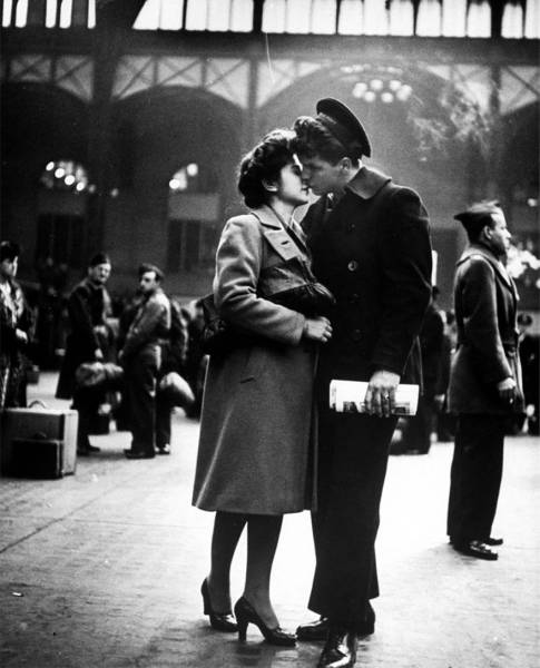 vintage_black_and_white_photos_about_love_during_wartime_640_33