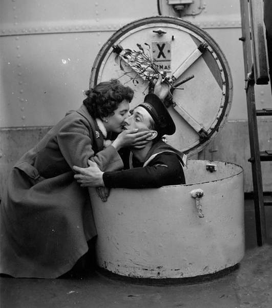 vintage_black_and_white_photos_about_love_during_wartime_640_47